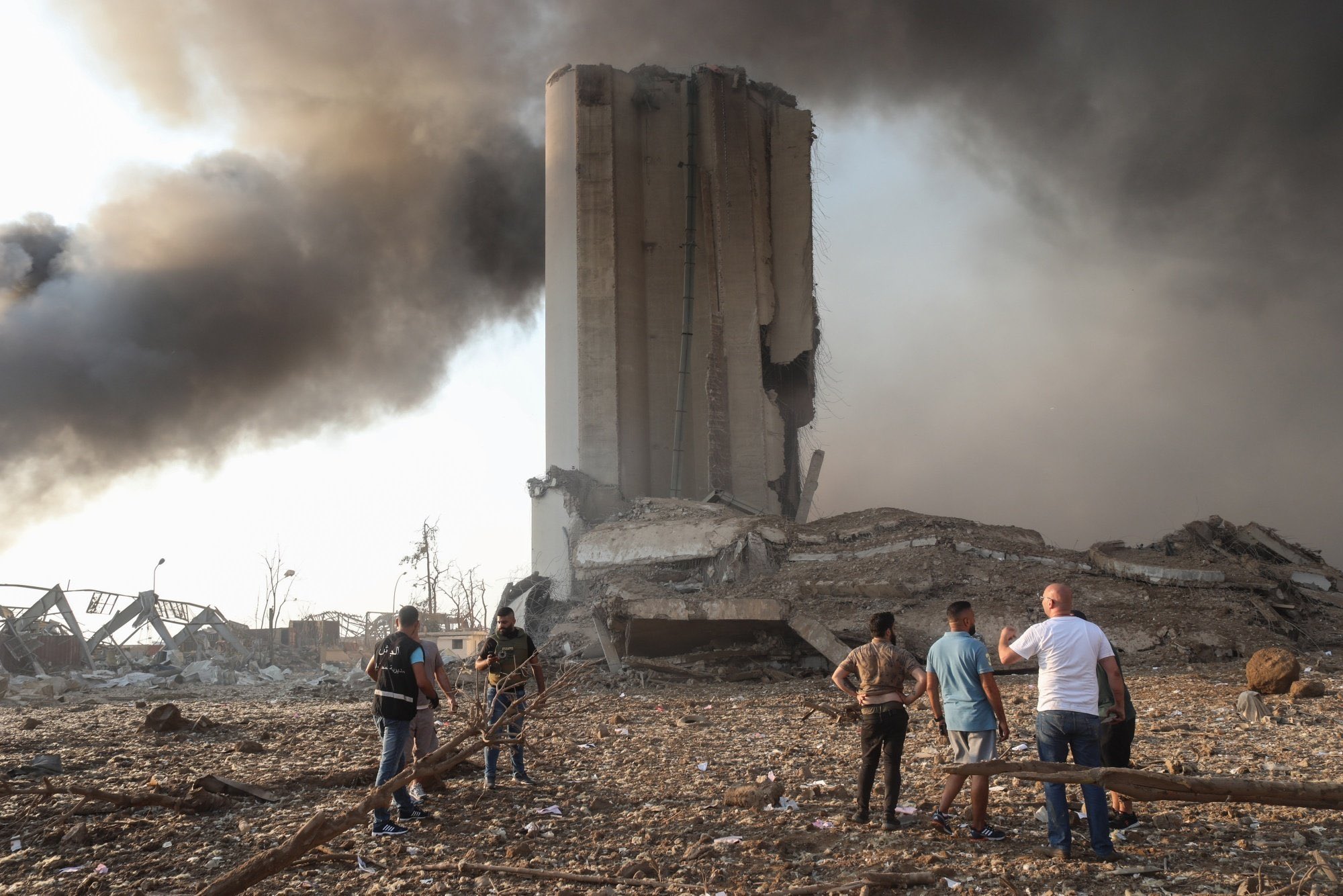 Здание разрушенное взрывом. Взрыв в Ливане порт Бейрут.